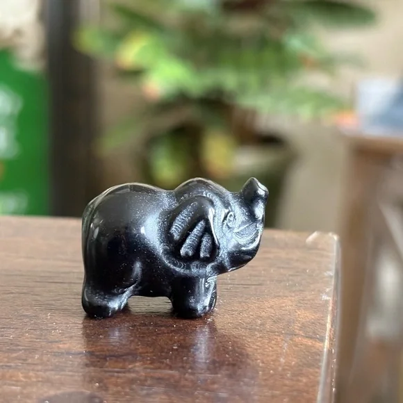 Adorable Obsidian Elephant Carving - Picture 4 of 7